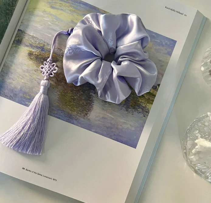 BTS ARIRANG CONCERT FAN-LOOK NORIGAE SET SCRUNCHIE (LIGHT PURPLE)