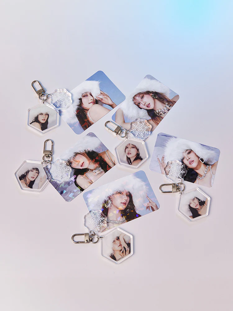 (G)I-DLE - SUPER LADY OFFICIAL MD ACRYLIC KEYRING PHOTOCARD SET 1 VER. - Image 4