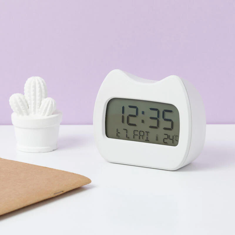 TOUCH - SENSITIVE CAT CLOCK